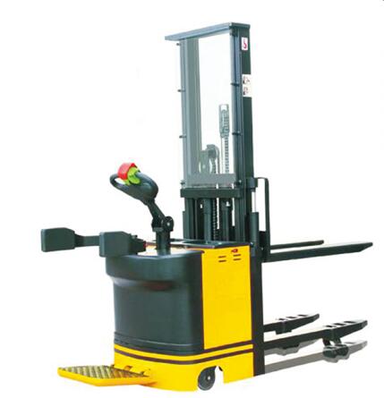 Electric pallet stacker